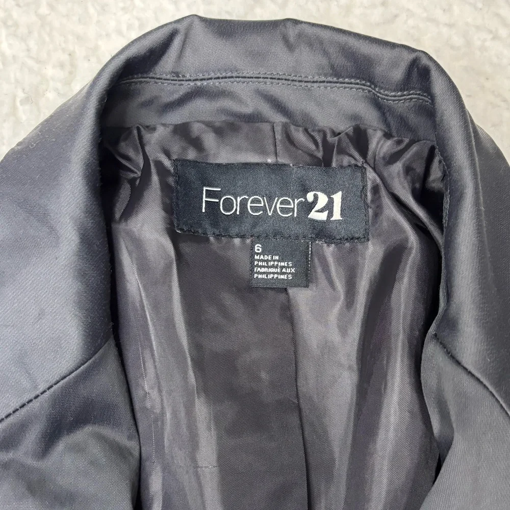 Forever 21 Women Gray Satin Double Breasted Fitted Blazer - Picture 6 of 10